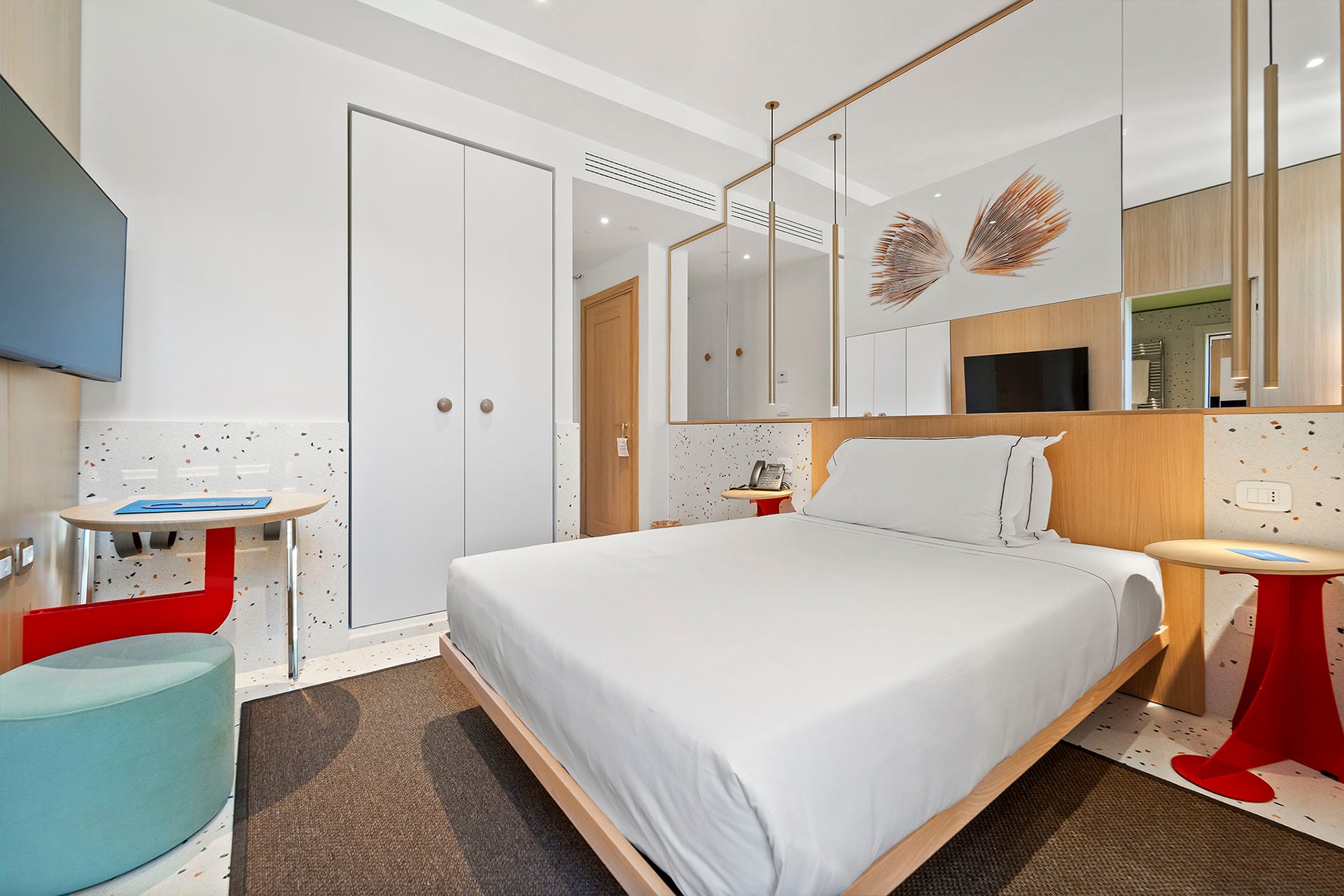 Detail of single room with built-in wardrobe – Hotel Milu Milan