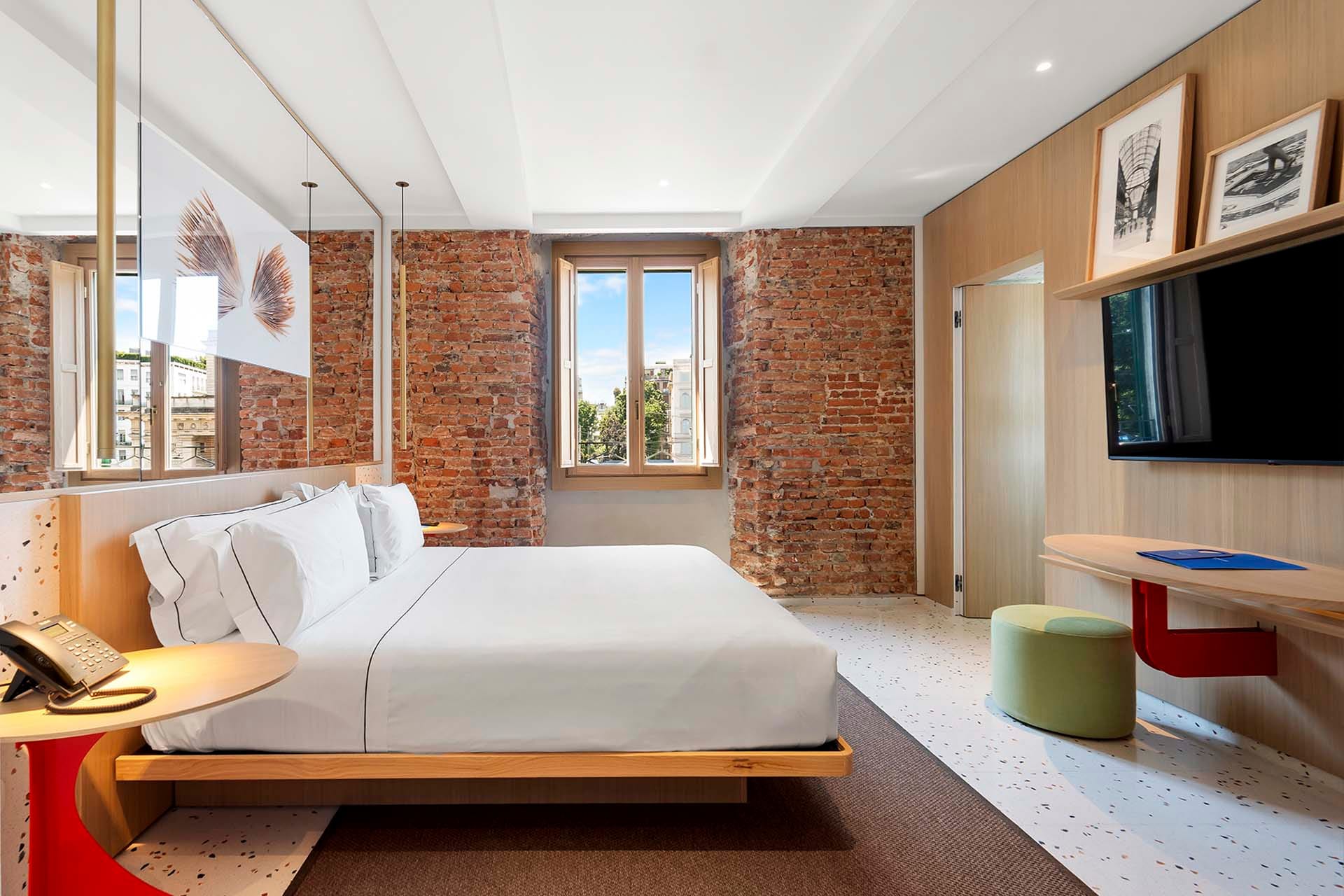 Detail of windowed Comfort Triple Room – Hotel Milu Milano