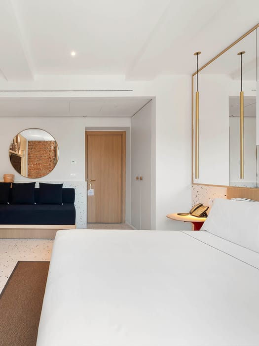 Detalle de Habitación Triple Comfort con cama de matrimonio y cama adicional