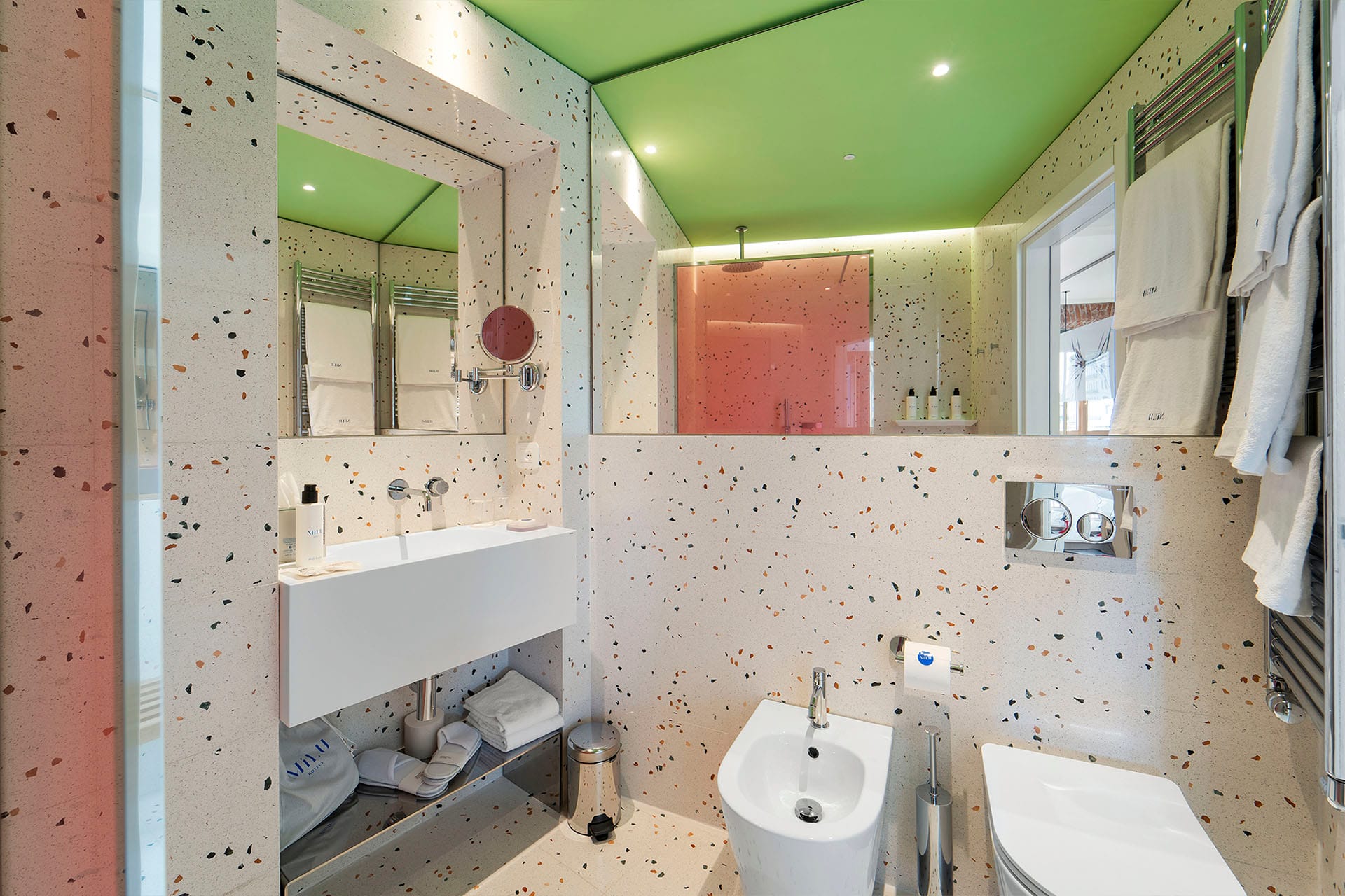 Detail of bathroom with shower for the Comfort Double Room – Hotel Milu Milan