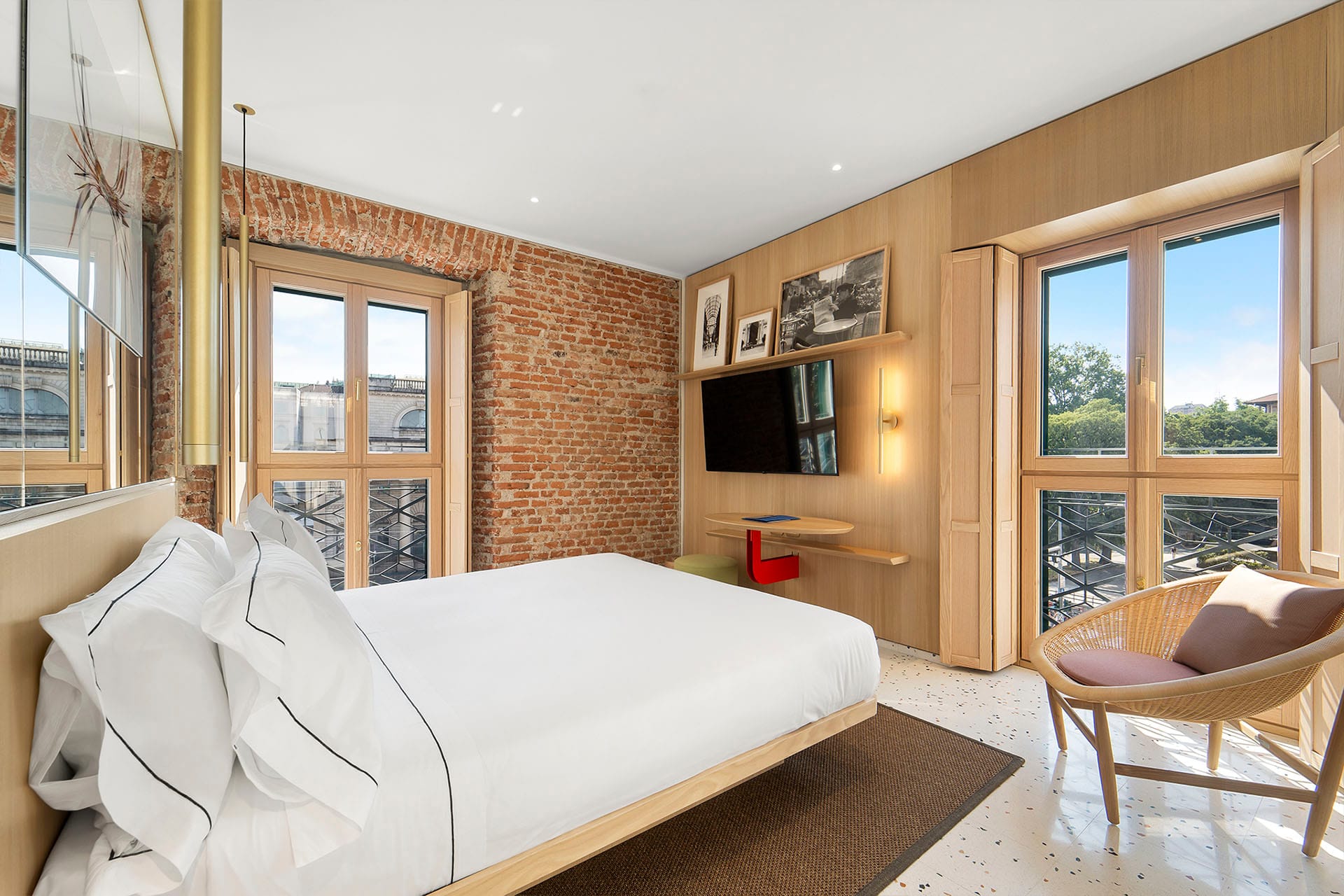 Detail of Comfort Double Room with double bed and wall-mounted TV